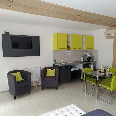 Ujhely Apartmanhaz 希欧福克 外观 照片