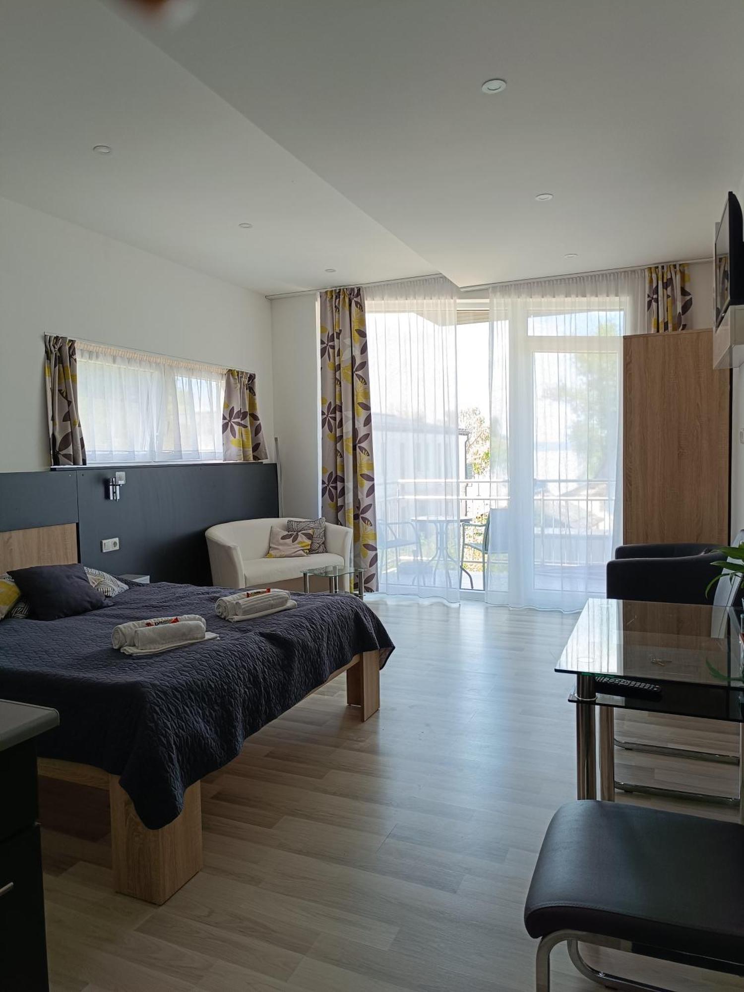Ujhely Apartmanhaz 希欧福克 外观 照片