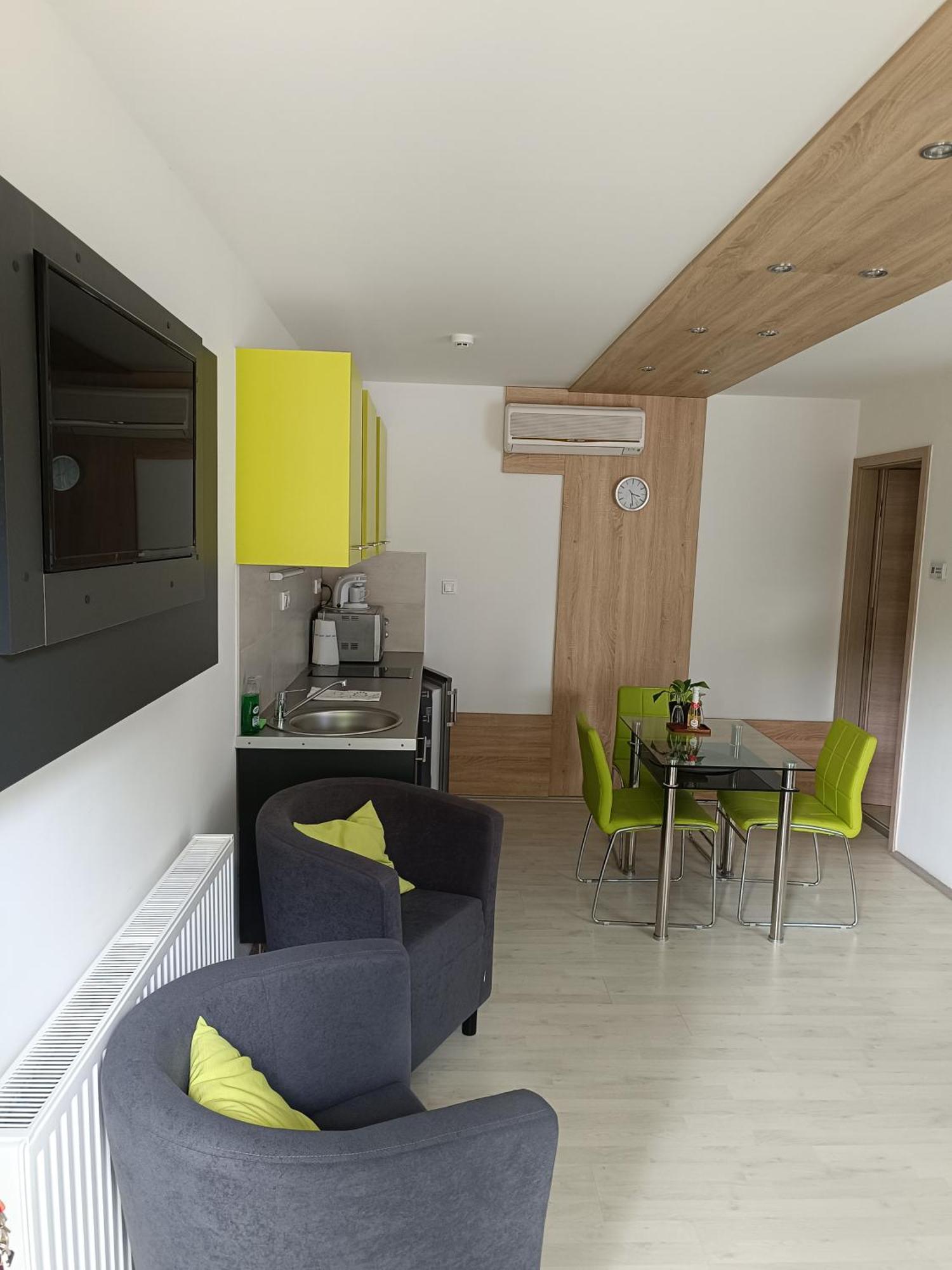 Ujhely Apartmanhaz 希欧福克 外观 照片